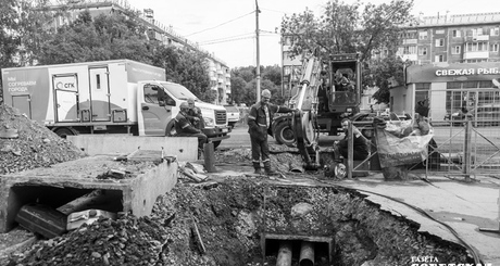Ремонт тепловых сетей — дело сложное, затратное, но совершенно необходимое. В нынешнем году по нацпроекту «Инфраструктура для жизни» реконструкцию теплосетей проведут в поселке Ордынское. Фото: Андрей Заржецкий