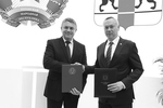 Соглашение о торгово-экономическом, научно-техническом, социальном и культурном сотрудничестве заключено на Петербургском международном экономическом форуме между Правительством Новосибирской области и Правительством Луганской Народной Респуб­лики. Фото: пресс-служба правительства Новосибирской области