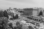 В рамках фестиваля в Новосибирской филармонии намерены обсудить водно-зеленый каркас как основу градостроительной политики. В «Городской песочнице» архитекторы, горожане, бизнес и власть построят диалог под одним куполом, в Театре кукол расскажут, каким видят Новосибирск в его дальнейшем развитии, а «Новосибирский конструктивизм» представит специальный аудиогид. Главные архитекторы области и города тем временем поспорят о КРТ, реновации центра и колористике, а застройщики — о жизни агломерации без окраин. Судя по всему, будет, как и в прошлом году, жарко и шумно. Фото: Андрей Заржецкий