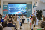 Выступление нейропсихолога Сергея Боброва вызвало большой интерес. Фото: Андрей Заржецкий