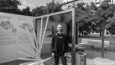«Мы все были детьми, играли в песочнице и договаривались. Сейчас мы (архитекторы) делаем все то же самое, только в другом масштабе — развития города», — говорит Игорь Карнаухов, представитель архитектурной мастерской «Адаптик-А», «Городская песочница» — один из треков «Дней Архитектуры». Фото: Андрей Заржецкий