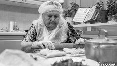 Александра Ефимовна знает толк в приготовлении домашней еды. Фото Андрей Заржецкий 