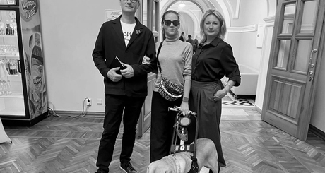 Анастасия (в центре) с Ольгой Корченко, руководителем благотворительного фонда «Сибач фонд», и продюсером киностудии «П.И.К. фильм», директором АНО «Центр творчества и искусства «Культурный мир», продюсером кинокомпании «Мерцана фильм» на киностудии «Амедиа» Владиславом Савиным. Фото: Дирекция креативных проектов Новосибирской области