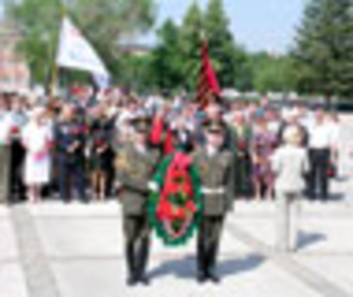128-03.jpg